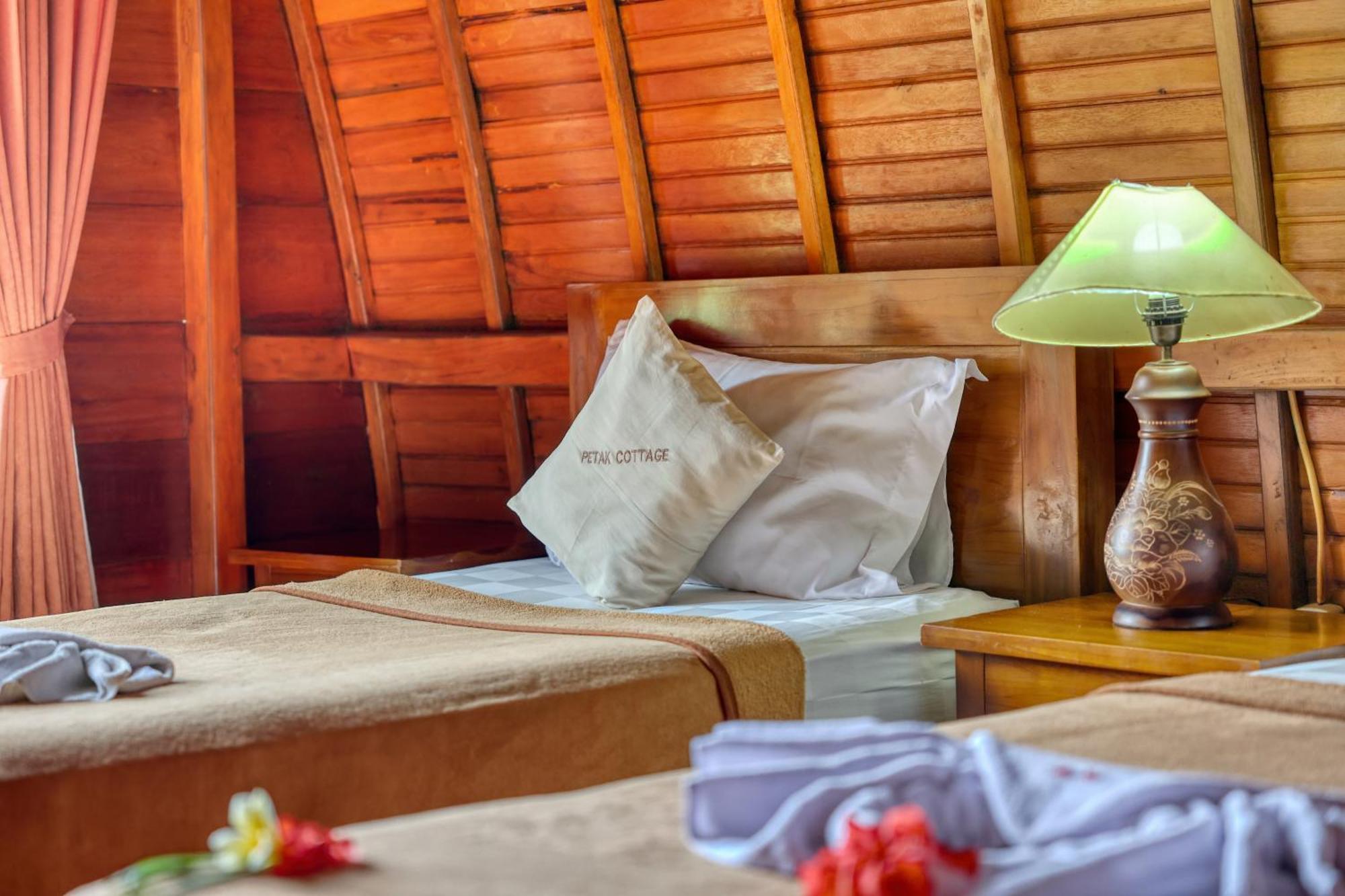 Petak Cottage Ped Екстер'єр фото
